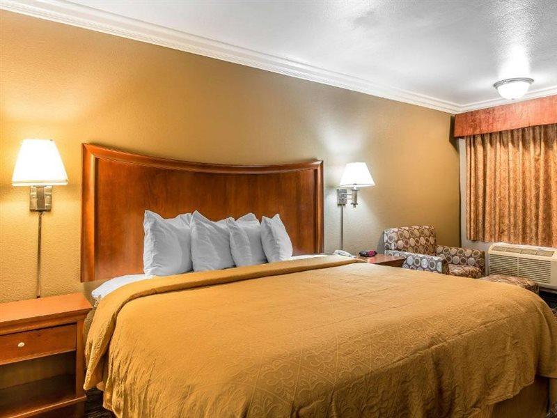 Quality Inn Lake Elsinore I-15 Buitenkant foto