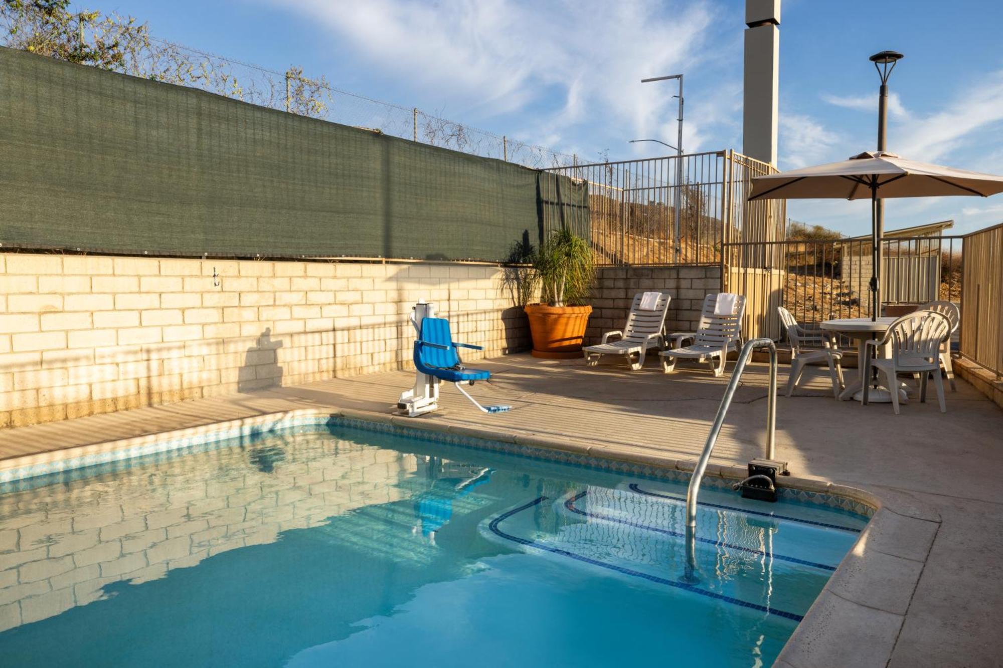 Quality Inn Lake Elsinore I-15 Buitenkant foto