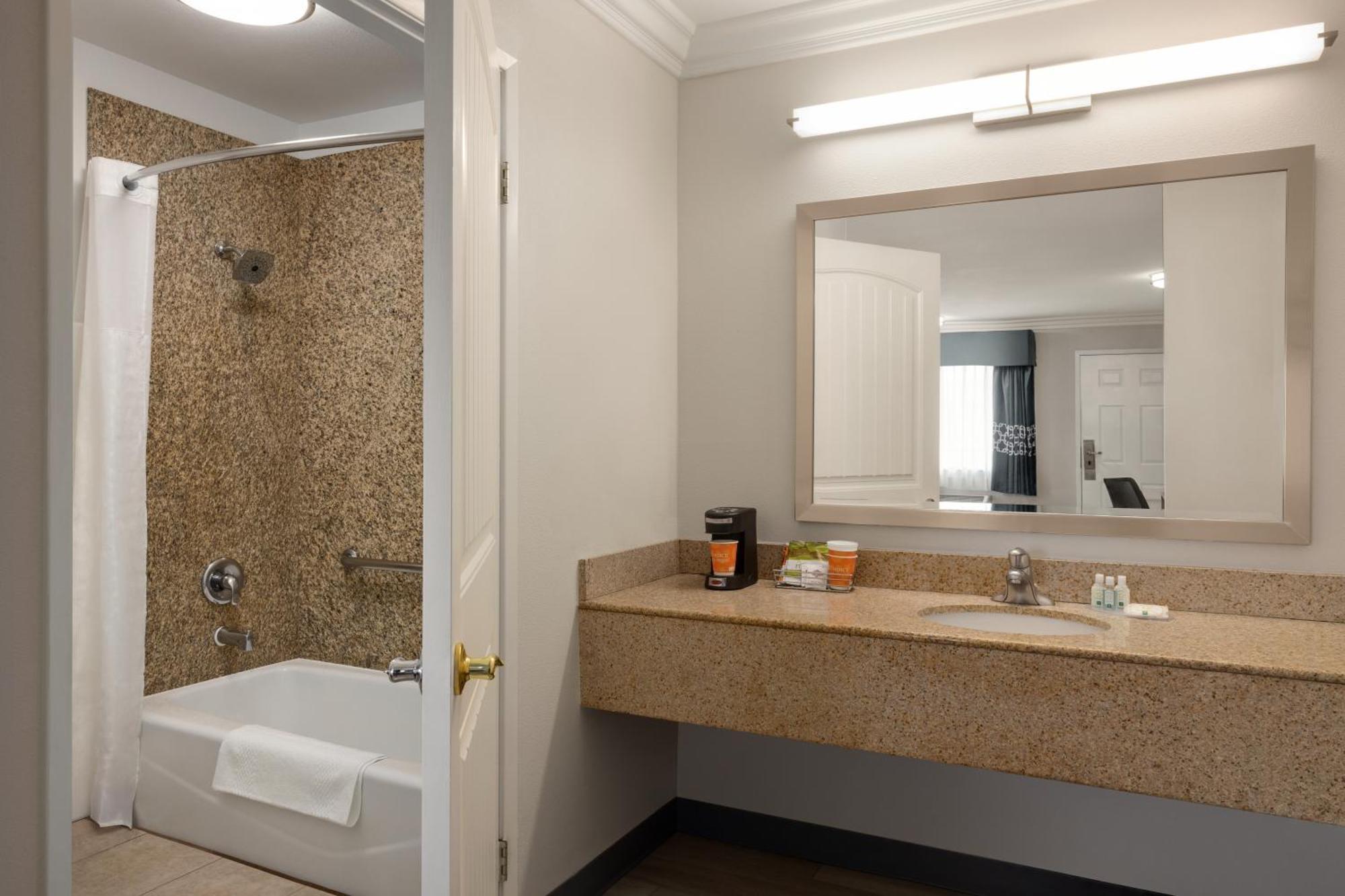 Quality Inn Lake Elsinore I-15 Buitenkant foto
