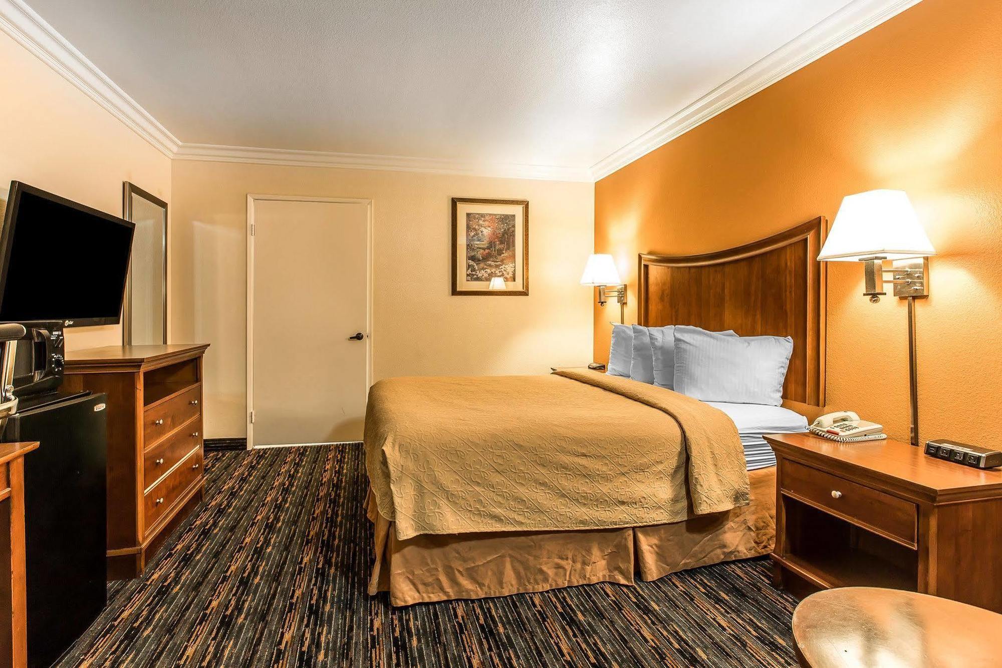 Quality Inn Lake Elsinore I-15 Buitenkant foto