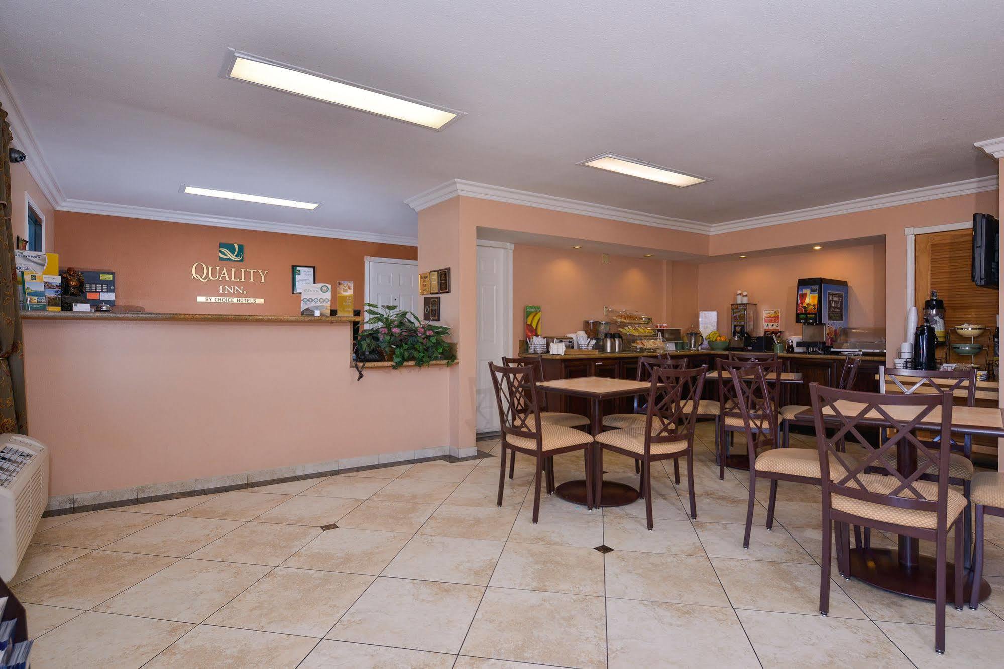 Quality Inn Lake Elsinore I-15 Buitenkant foto